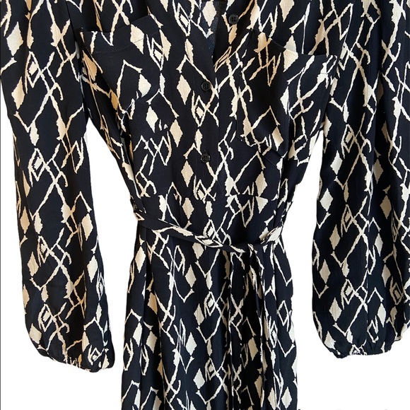ZARA DRESS BLACK AND CREAM PATTERNED, LONG SLEEVE FLOWY WITH BELT, SIZE SMALL - Picture 3 of 9